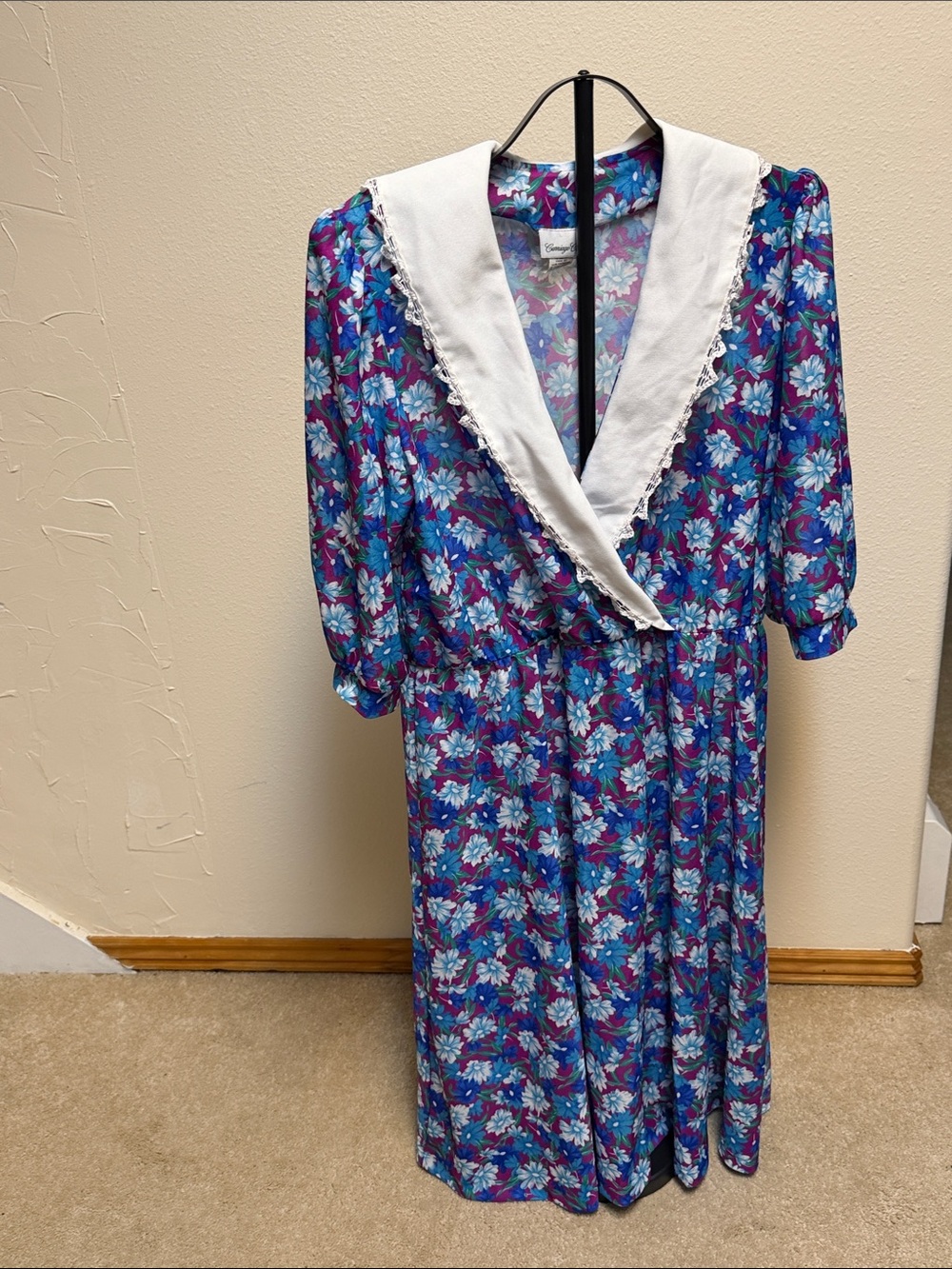 Floral Blue V-Neck Midi Dress with White Collar